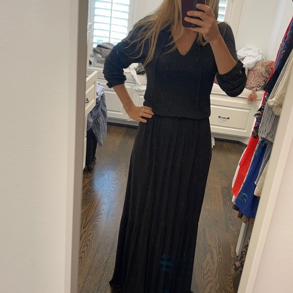 Dark grey maxi dress with V-neckline and long sleeves. Stretchy with movement - Picture 2 of 9